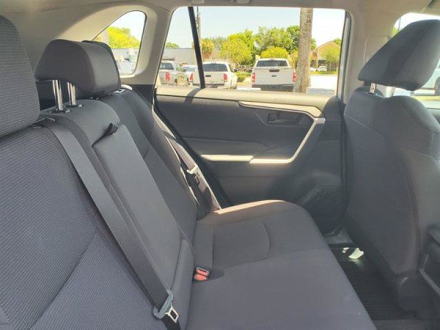 Used 2020 Toyota RAV4 LE FWD image 29