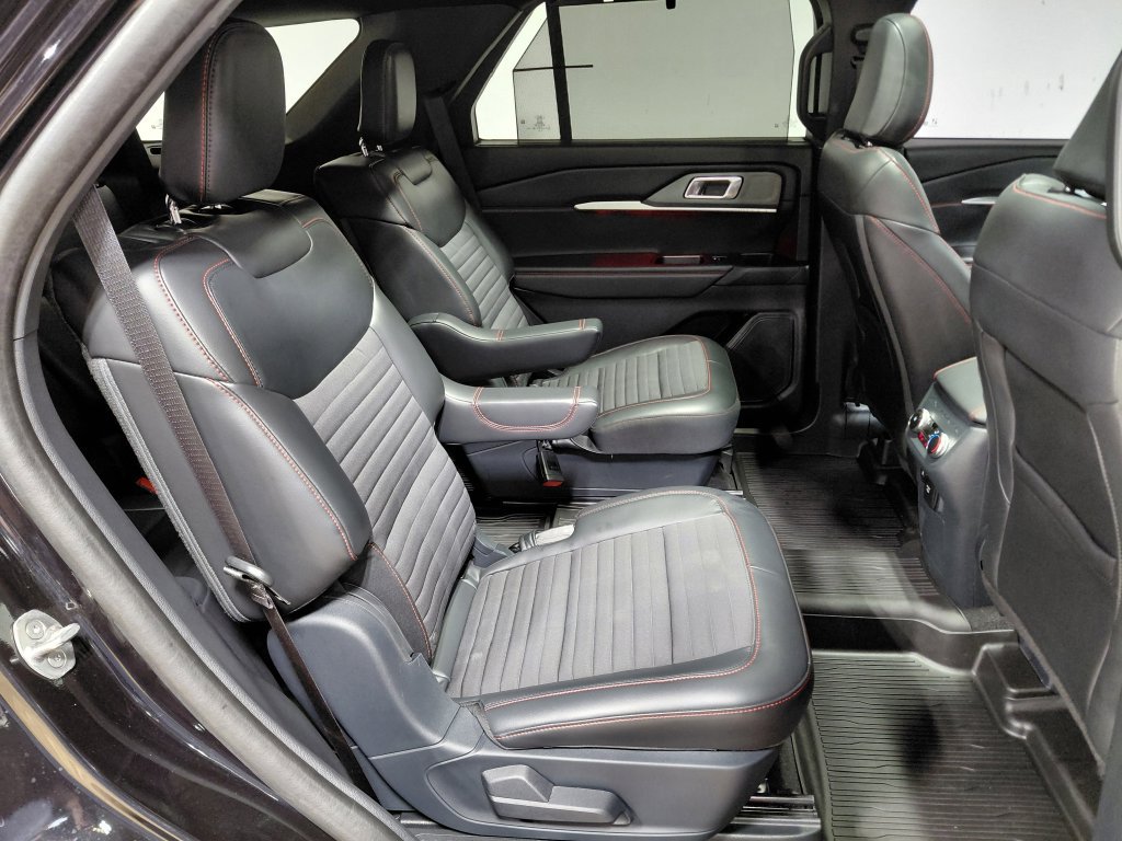 Certified 2025 Ford Explorer ST-Line w/ Premium Package AWD/4WD image 41