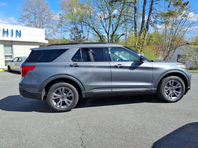 Certified 2022 Ford Explorer XLT w/ Equipment Group 202A AWD/4WD image 2