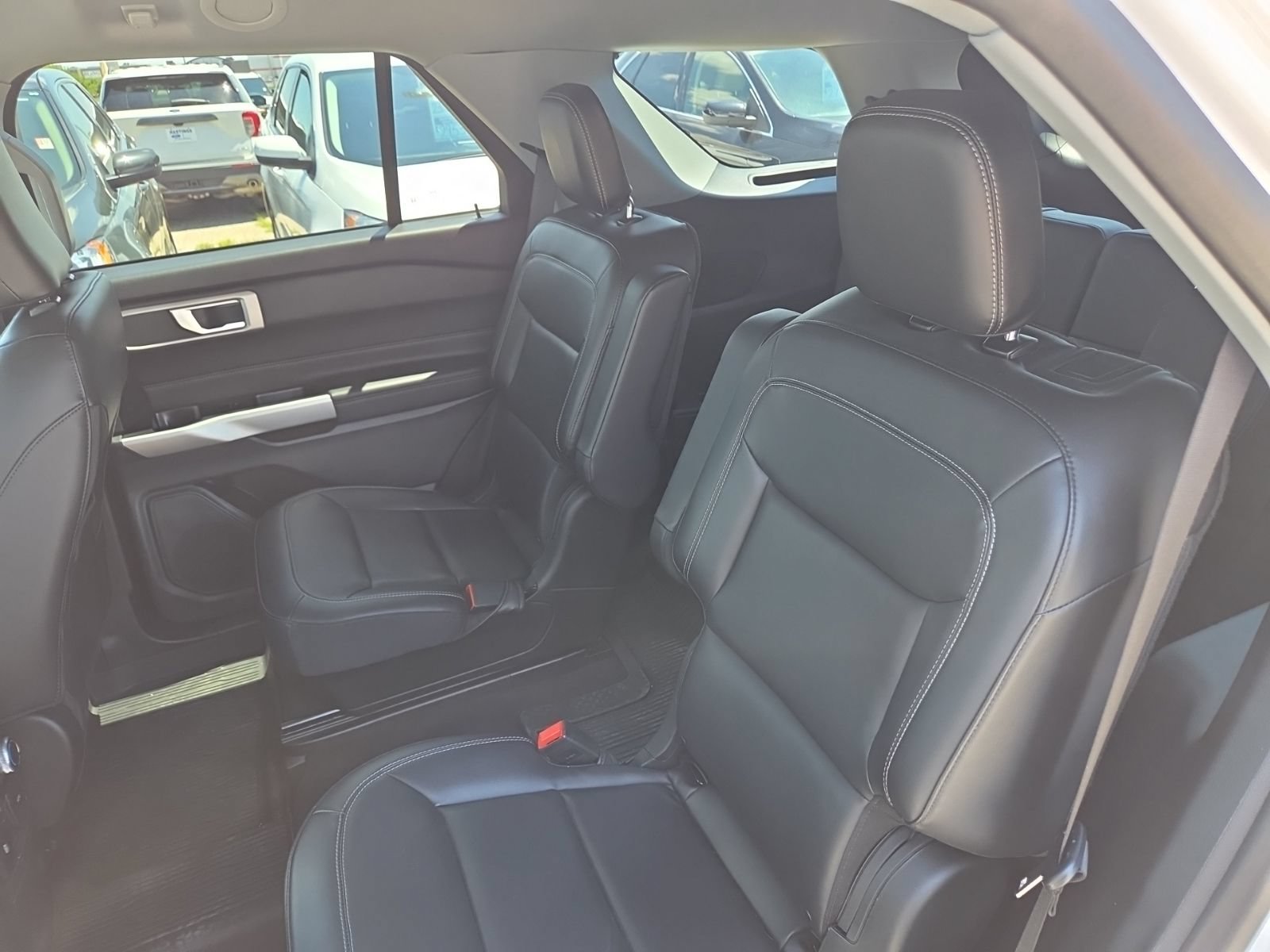Certified 2022 Ford Explorer XLT w/ Equipment Group 202A AWD/4WD image 40