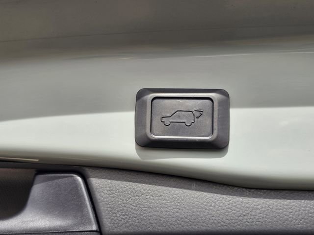 Used 2023 Toyota RAV4 XLE Premium image 30