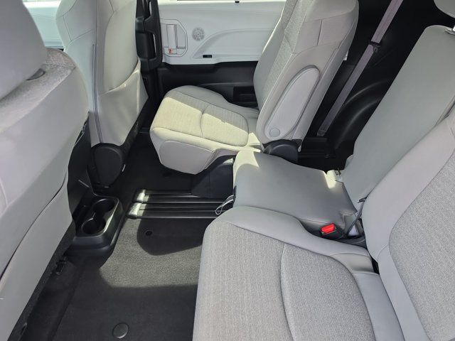 Used 2025 Toyota Sienna LE FWD image 14