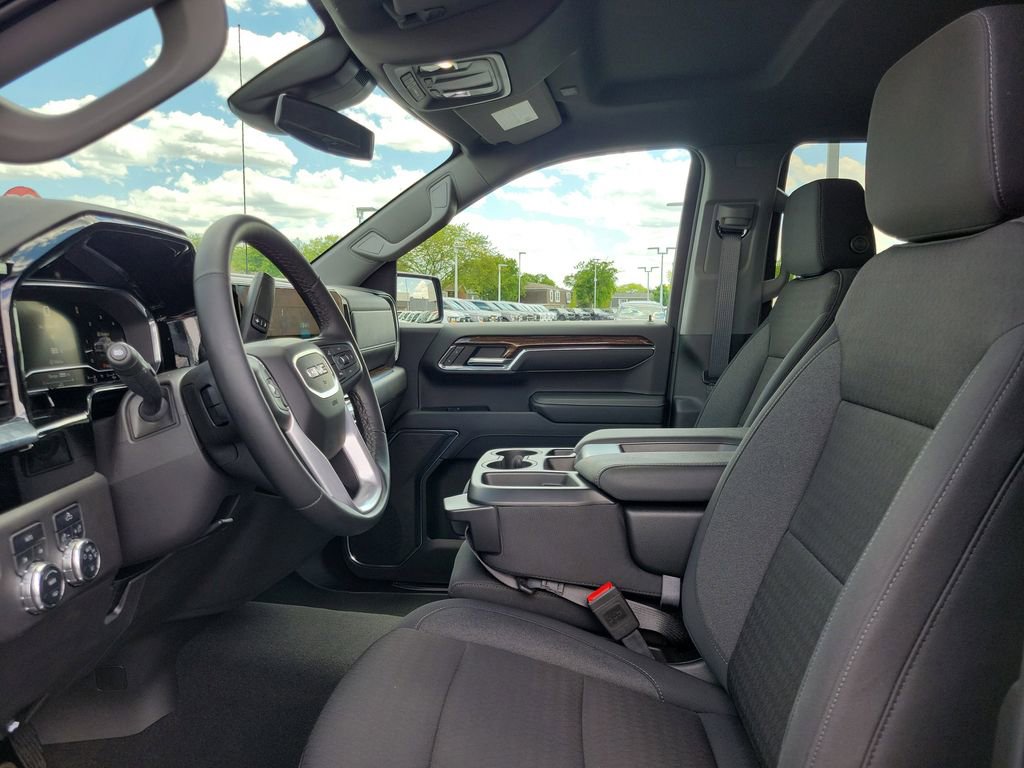 Used 2024 GMC Sierra 1500 Elevation w/ LPO, Elevation Black Package AWD/4WD image 18