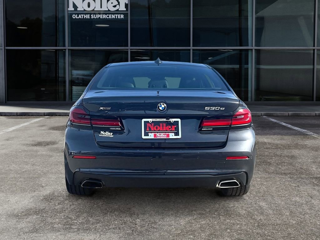 Used 2023 BMW 530e xDrive w/ Premium Package AWD/4WD image 3