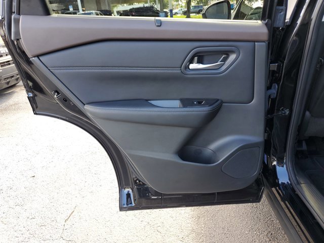 Used 2023 Nissan Rogue SV w/ SV Premium B Package image 12