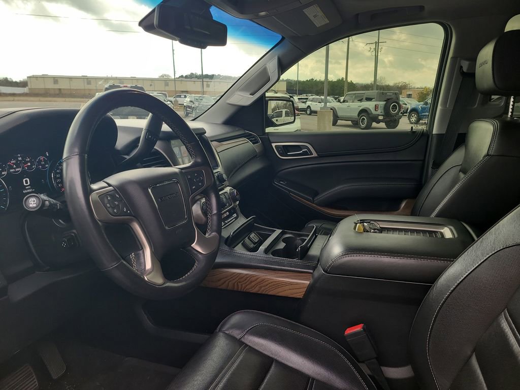 Used 2020 GMC Yukon Denali w/ Denali Premium Package image 10