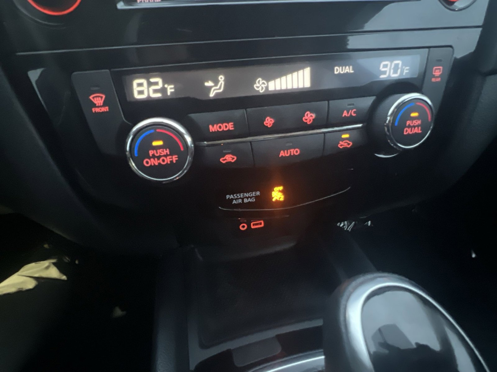 Used 2018 Nissan Rogue SV w/ Premium Package image 20