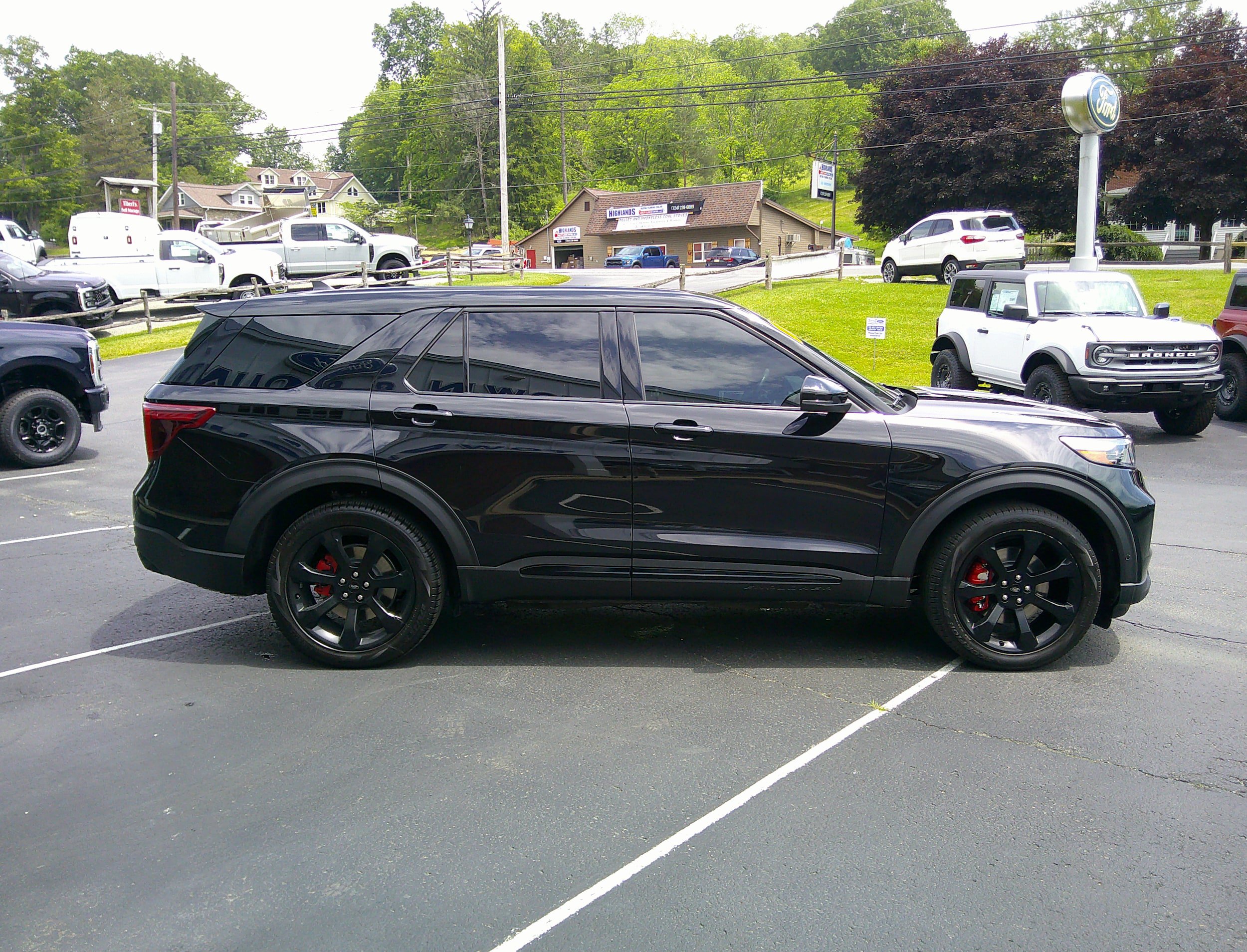 Certified 2022 Ford Explorer ST w/ Equipment Group 401A AWD/4WD image 5
