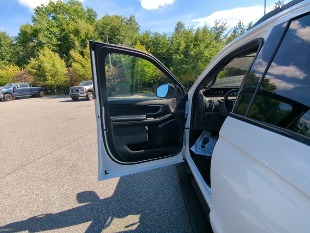 Certified 2025 Ford Expedition Max Platinum w/ Stealth Appearance Package AWD/4WD image 13