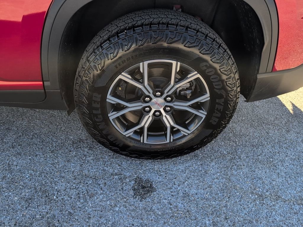 Used 2024 GMC Acadia AT4 w/ Luxury Package image 15