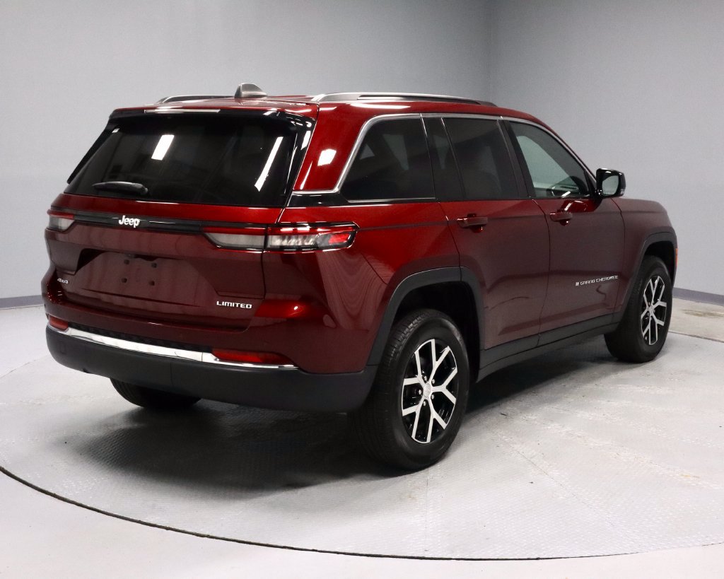 Used 2024 Jeep Grand Cherokee Limited AWD/4WD image 11