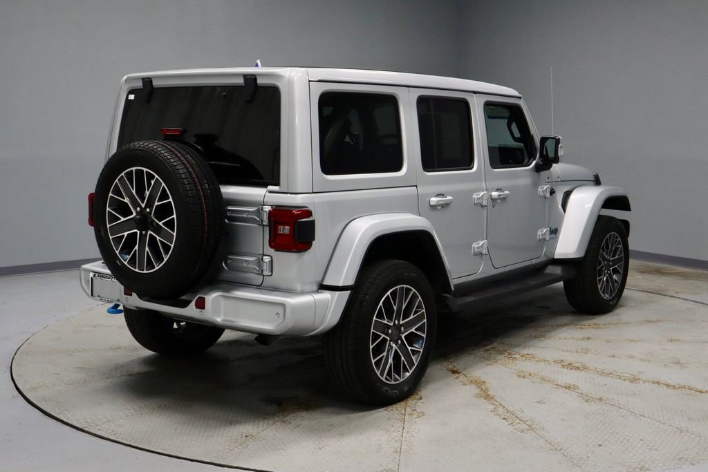 Used 2023 Jeep Wrangler Unlimited Sahara AWD/4WD image 13