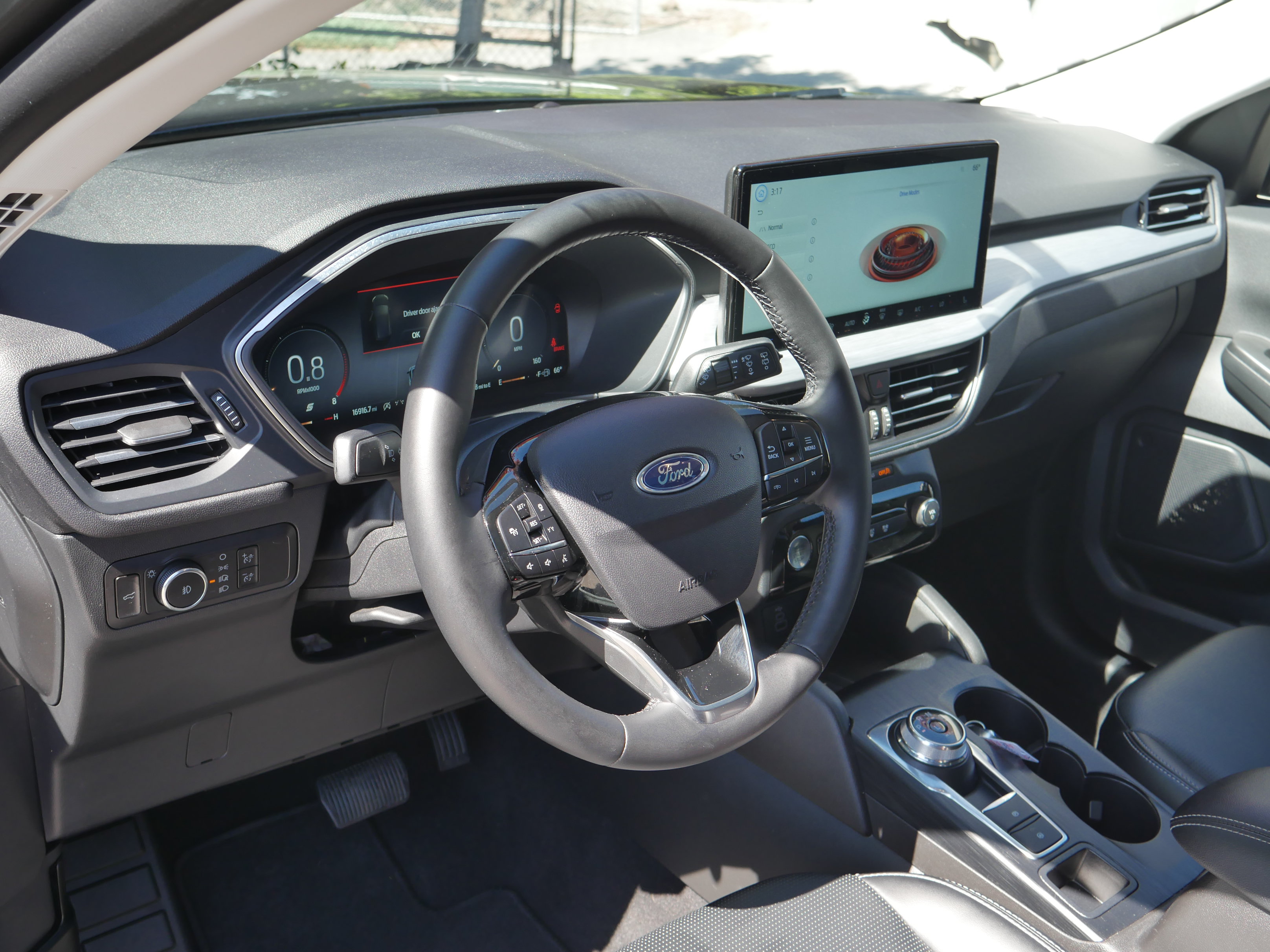 Certified 2025 Ford Escape Platinum AWD/4WD image 4
