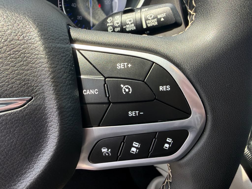 Used 2024 Chrysler Pacifica Touring-L FWD image 28