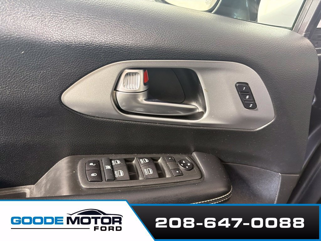 Used 2020 Chrysler Pacifica Touring-L Plus FWD image 10