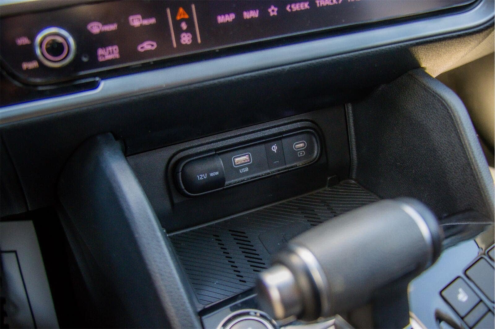 Used 2025 Kia Sportage EX FWD image 17