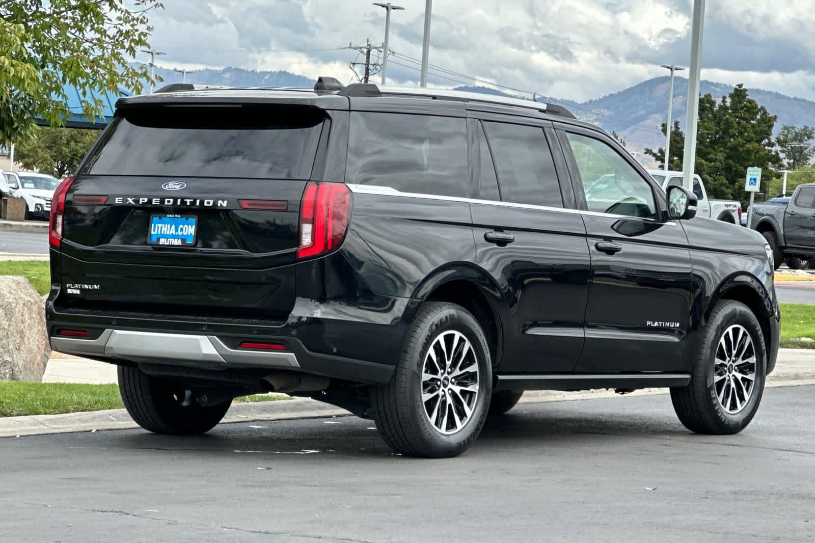 Certified 2025 Ford Expedition Platinum AWD/4WD image 2