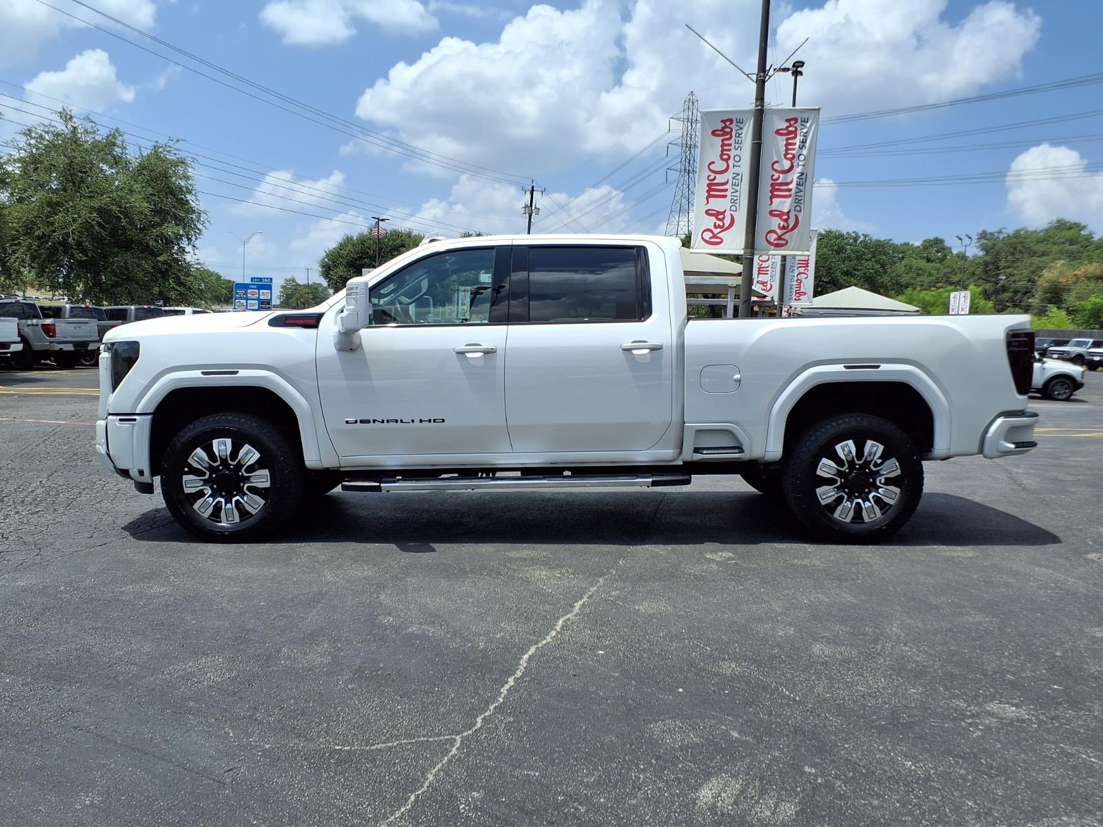 Used 2025 GMC Sierra 2500 Denali w/ Denali Reserve Package AWD/4WD image 9