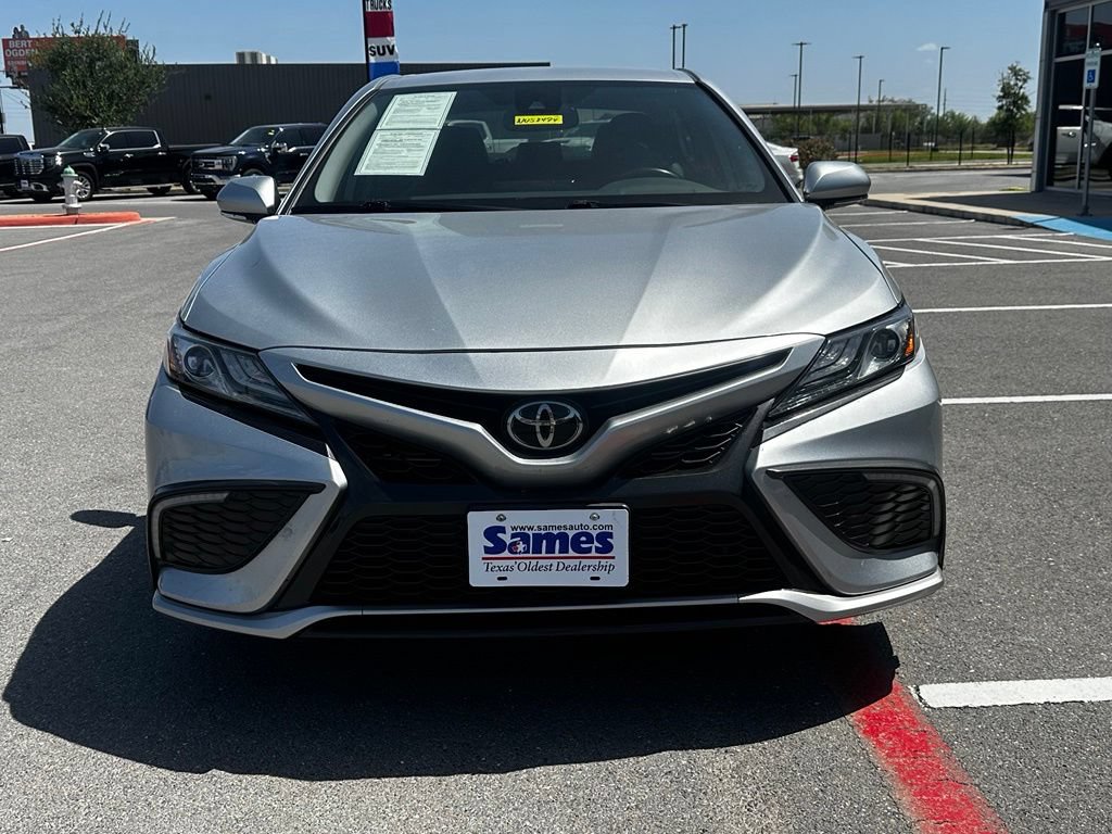 Used 2022 Toyota Camry XSE FWD image 4