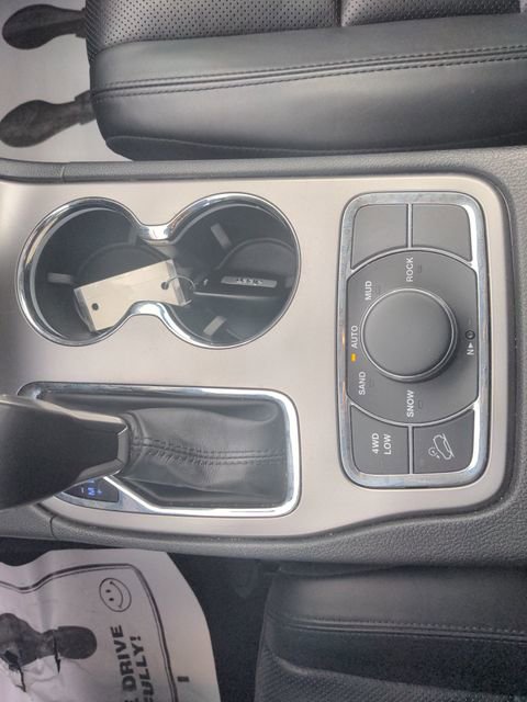 Used 2020 Jeep Grand Cherokee Limited w/ Luxury Group II image 32