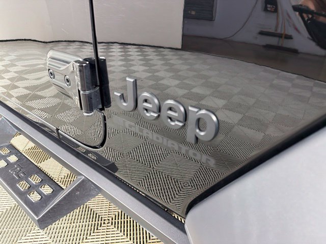 Used 2023 Jeep Gladiator Sport AWD/4WD image 17