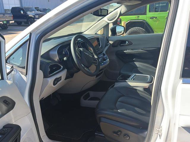 Used 2024 Chrysler Pacifica Limited FWD image 5