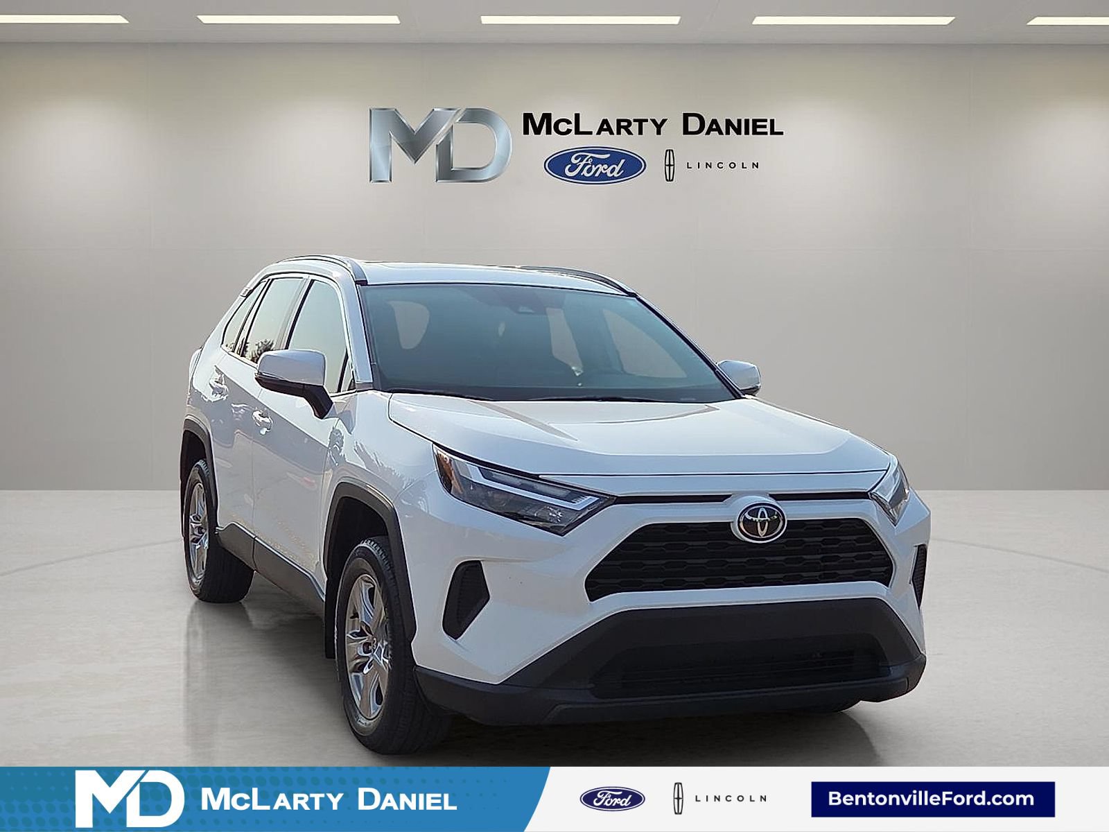 Used 2023 Toyota RAV4 XLE w/ Convenience Package FWD image 1