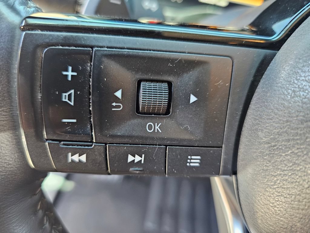 Used 2022 Nissan Pathfinder Platinum w/ Cargo Package FWD image 24
