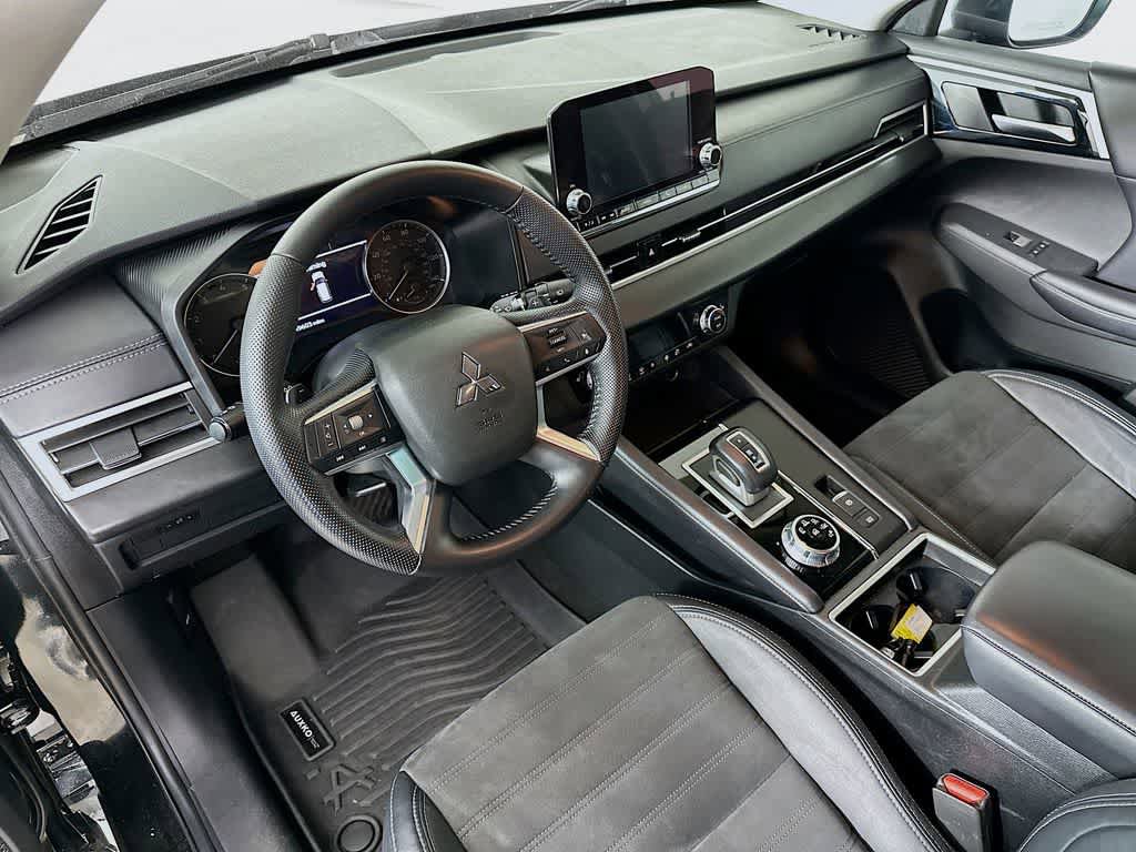 Used 2023 Mitsubishi Outlander SE FWD image 2