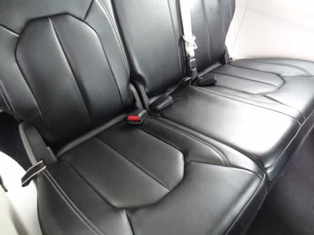Used 2023 Chrysler Pacifica Touring-L FWD image 12