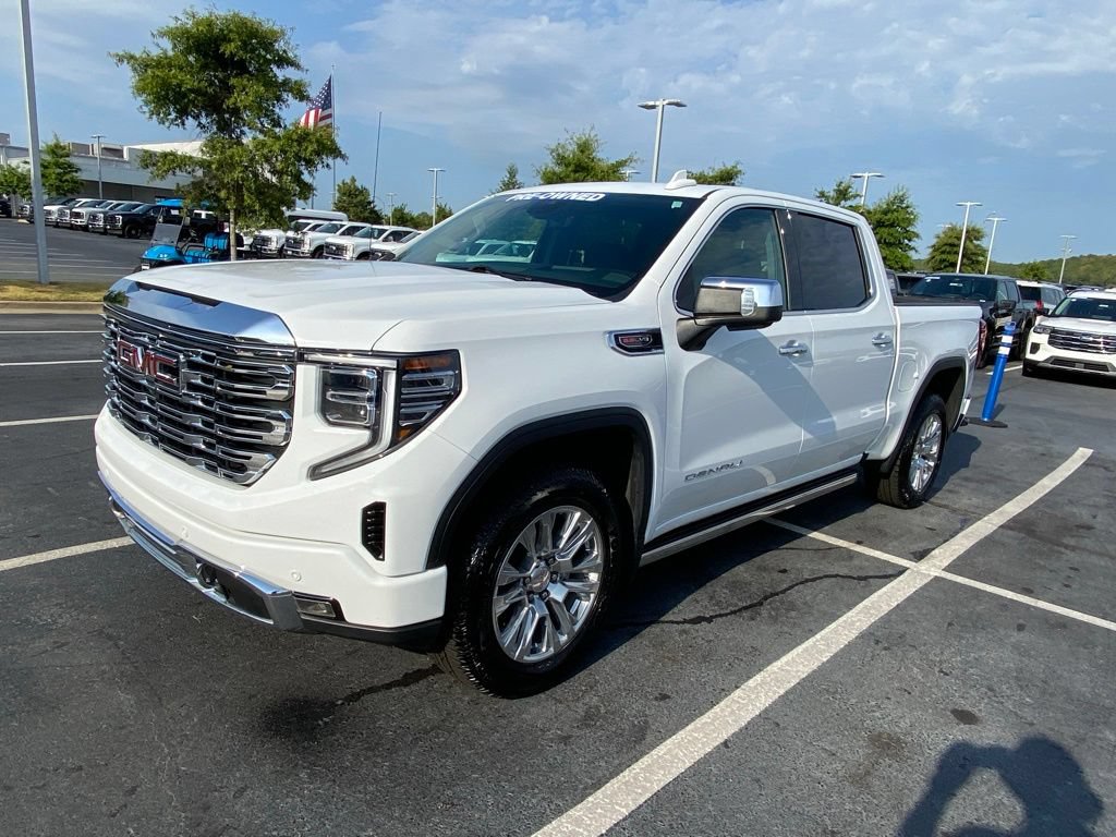 Used 2023 GMC Sierra 1500 Denali w/ Technology Package AWD/4WD image 3