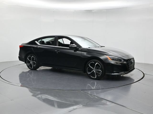 Used 2024 Nissan Altima 2.5 SR FWD image 3