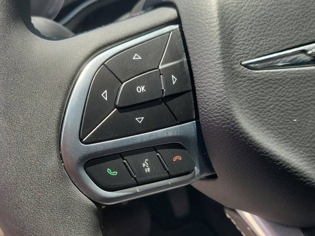 Used 2022 Chrysler Pacifica Touring-L AWD/4WD image 25