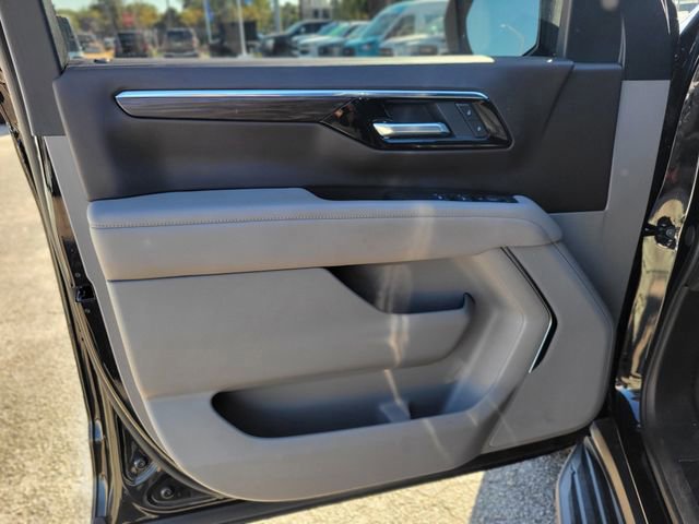 Used 2025 Chevrolet Suburban LS image 15