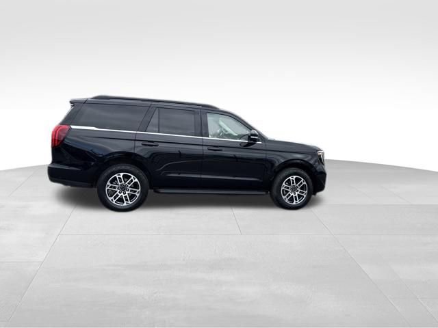 Certified 2025 Ford Expedition Active image 5