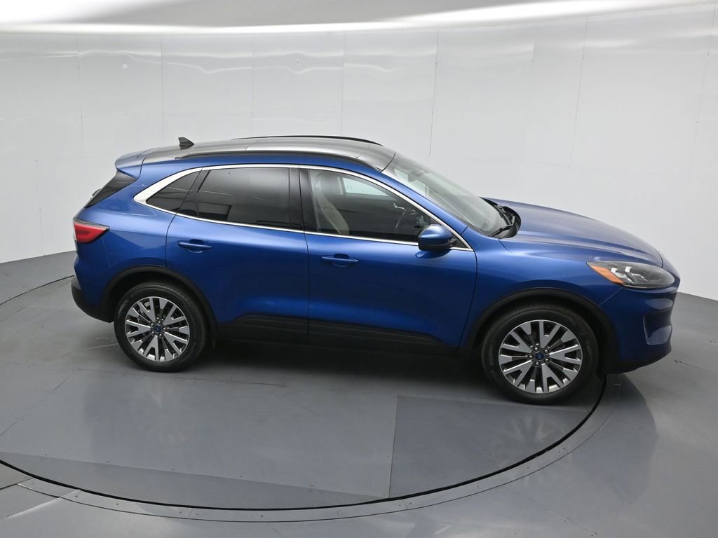 Certified 2022 Ford Escape Titanium w/ Class II Trailer Tow Package image 12