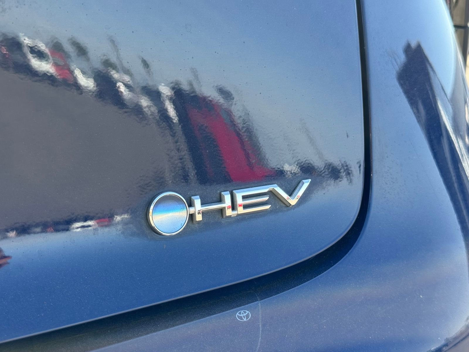 Used 2024 Toyota Prius XLE FWD image 5