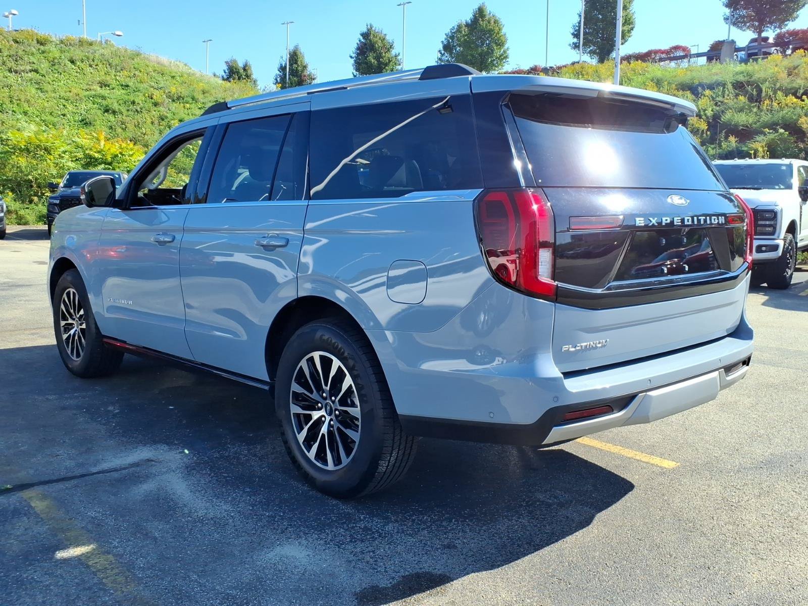 Certified 2025 Ford Expedition Platinum AWD/4WD image 4