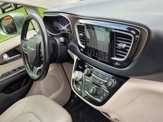 Used 2019 Chrysler Pacifica Touring-L Plus w/ Tire & Wheel Group image 14