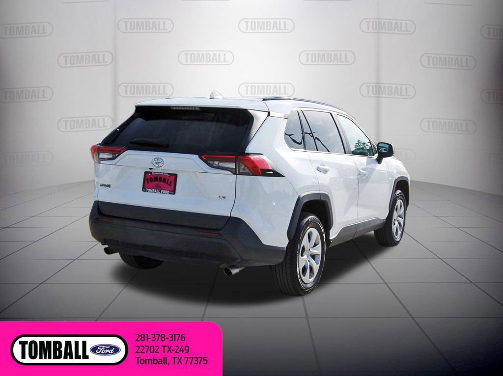Used 2021 Toyota RAV4 LE FWD image 5