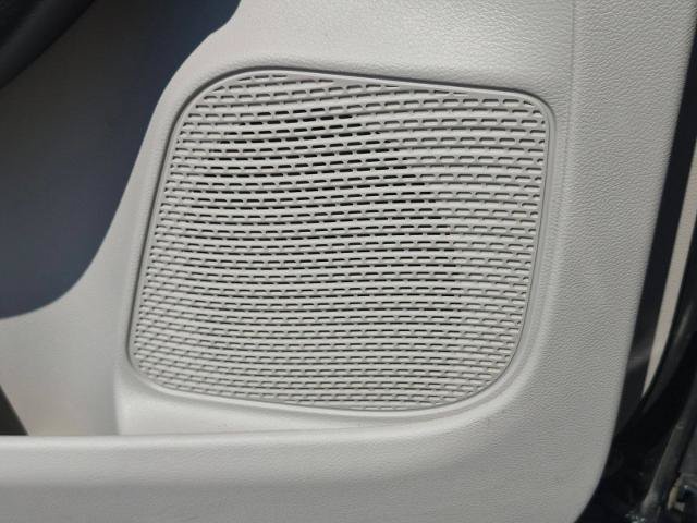 Used 2023 Chrysler Pacifica Touring-L FWD image 16