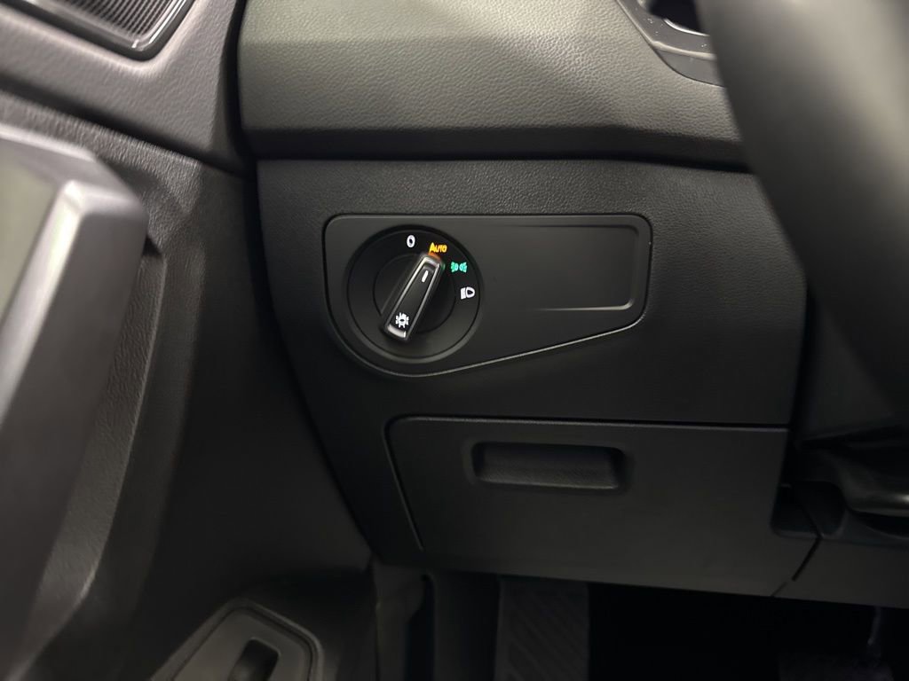 Used 2024 Volkswagen Tiguan SE image 19