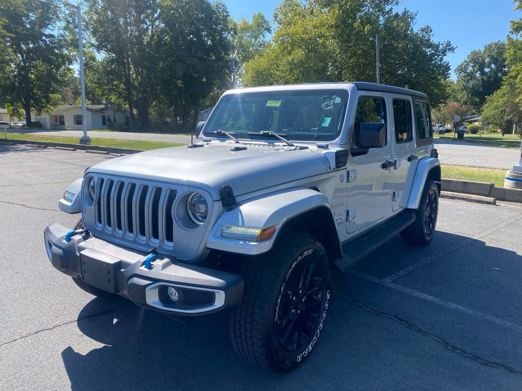 Used 2023 Jeep Wrangler Unlimited Sahara AWD/4WD image 3