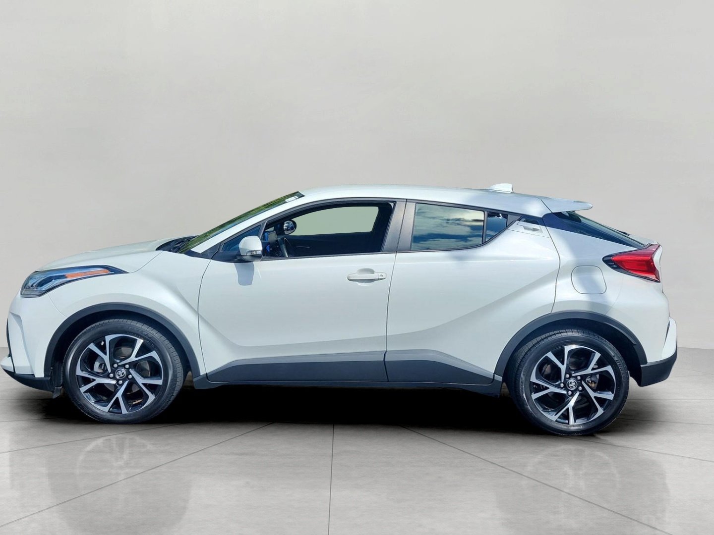 Used 2021 Toyota C-HR XLE FWD image 5