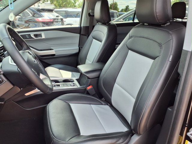 Certified 2024 Ford Explorer XLT w/ Equipment Group 202A AWD/4WD image 4