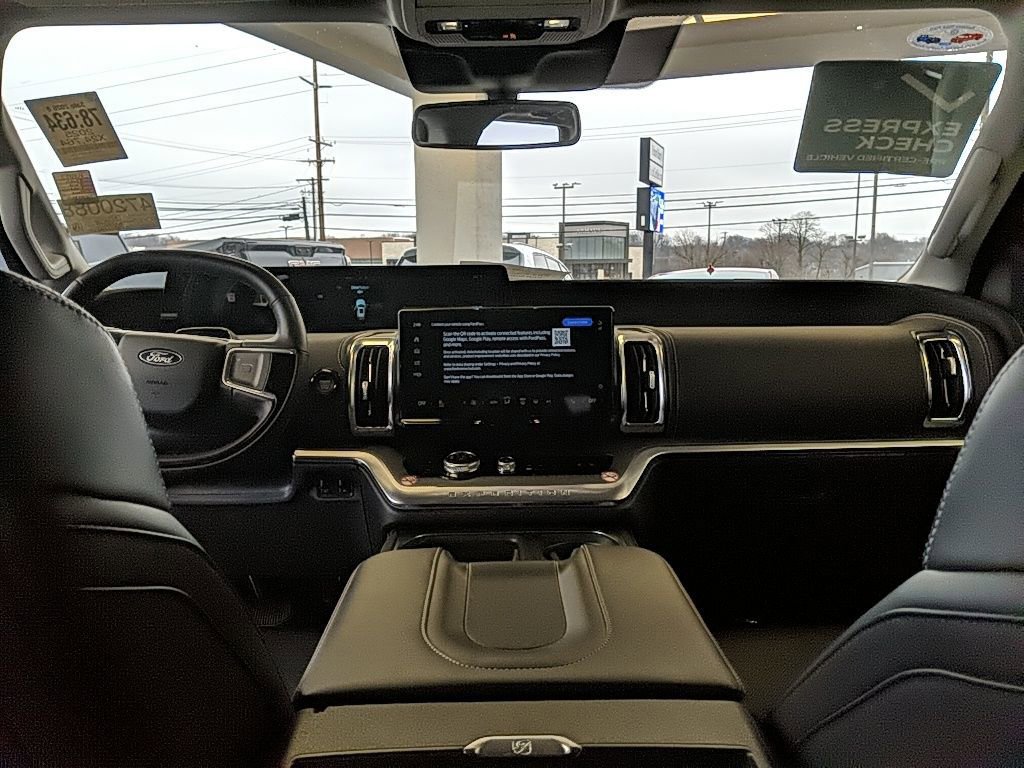 Certified 2025 Ford Expedition Max Platinum image 18