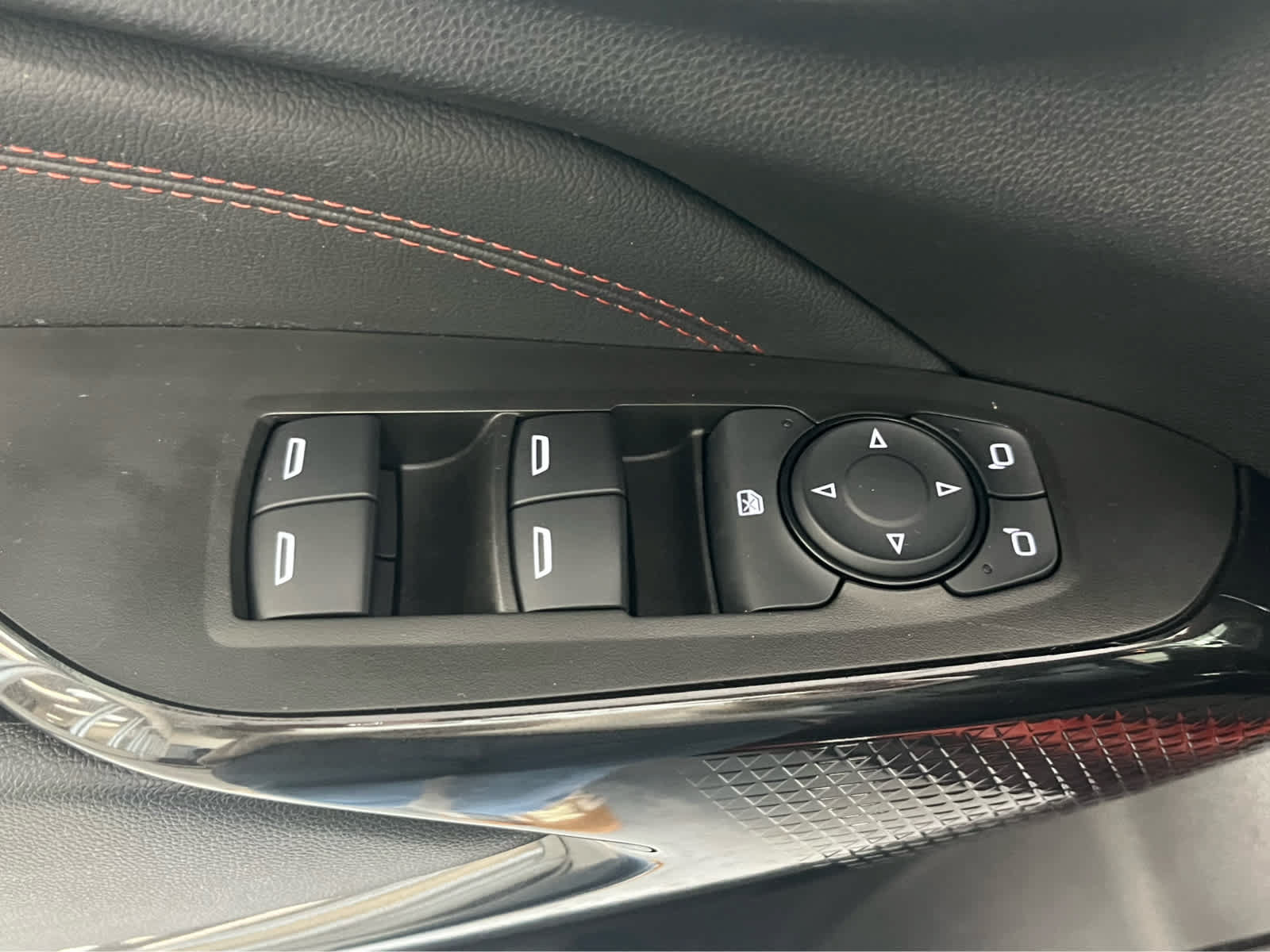 Used 2024 Chevrolet Trax RS w/ Driver Confidence Package FWD image 25