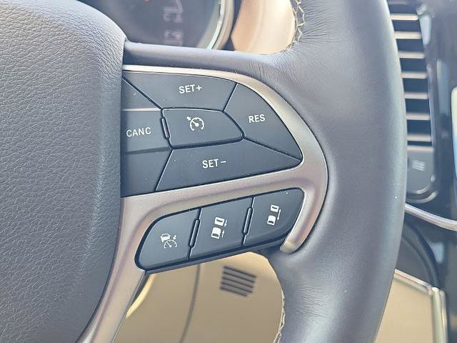 Used 2019 Jeep Grand Cherokee Overland AWD/4WD image 26
