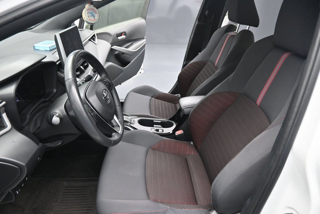 Used 2025 Toyota Corolla SE w/ SE Premium Package FWD image 9