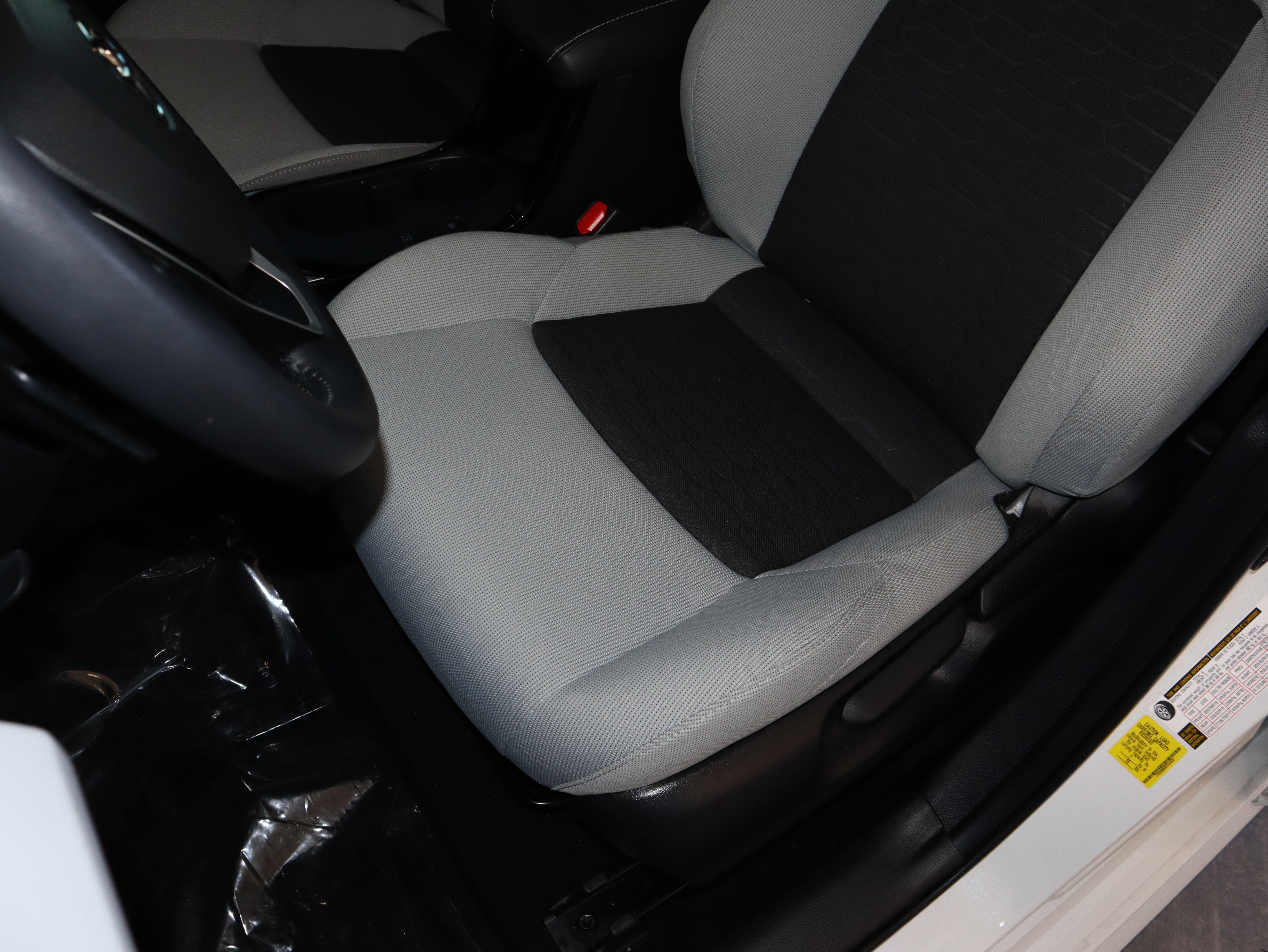 Used 2025 Toyota Corolla SE w/ SE Package FWD image 33